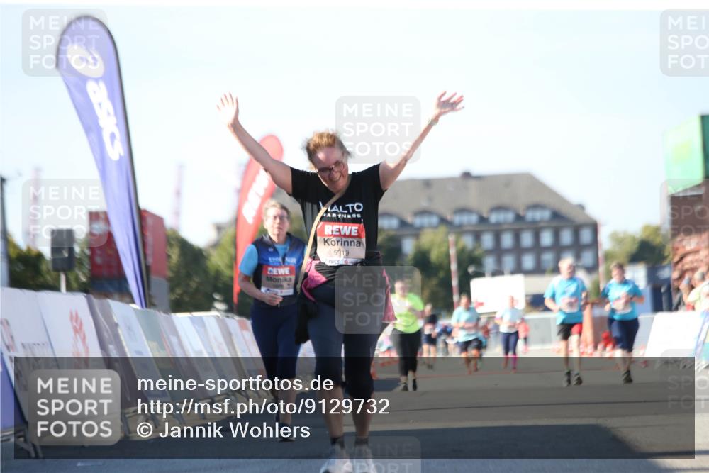 03.10.2025 - Köhlbrandbrückenlauf Jannik Wohlers http://msf.ph/oto/9129732 03.10.2025 13:44:33 Ziel 5904, 5905, 5919, 6257, 6258 meine-sportfotos.de