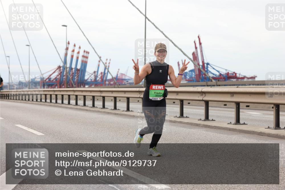 03.10.2025 - Köhlbrandbrückenlauf Lena Gebhardt http://msf.ph/oto/9129737 03.10.2025 16:04:20 Position 2 9689 meine-sportfotos.de