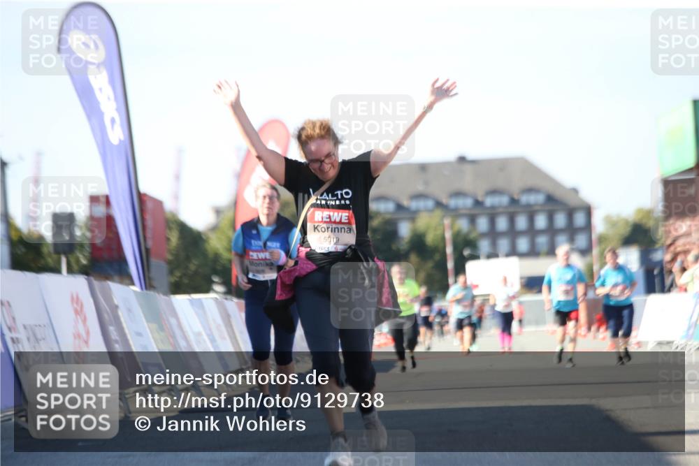 03.10.2025 - Köhlbrandbrückenlauf Jannik Wohlers http://msf.ph/oto/9129738 03.10.2025 13:44:34 Ziel 5904, 5905, 5919, 6257, 6258 meine-sportfotos.de