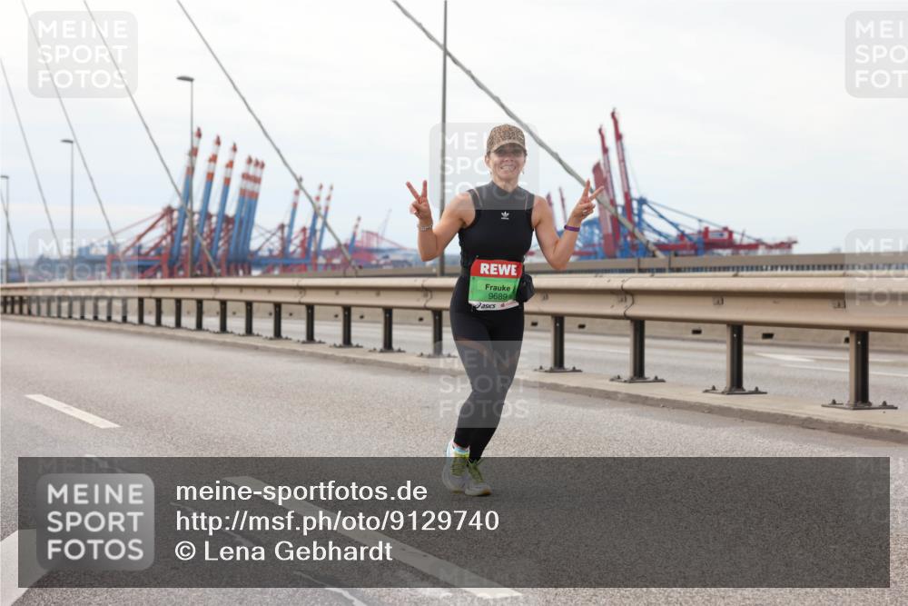 03.10.2025 - Köhlbrandbrückenlauf Lena Gebhardt http://msf.ph/oto/9129740 03.10.2025 16:04:20 Position 2 9689 meine-sportfotos.de