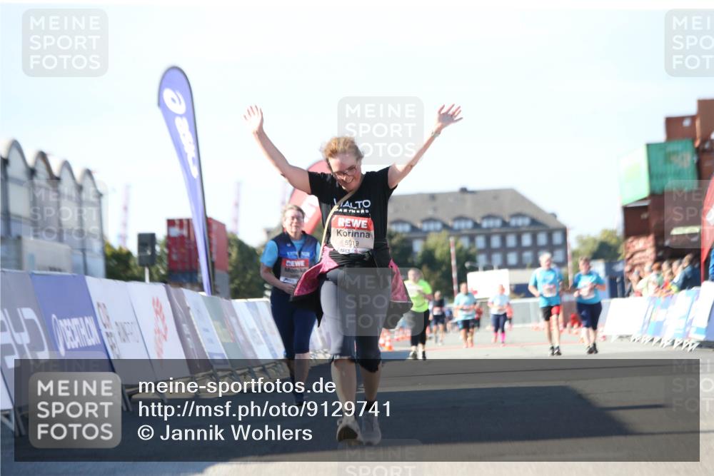 03.10.2025 - Köhlbrandbrückenlauf Jannik Wohlers http://msf.ph/oto/9129741 03.10.2025 13:44:34 Ziel 5904, 5905, 5919, 6257, 6258 meine-sportfotos.de