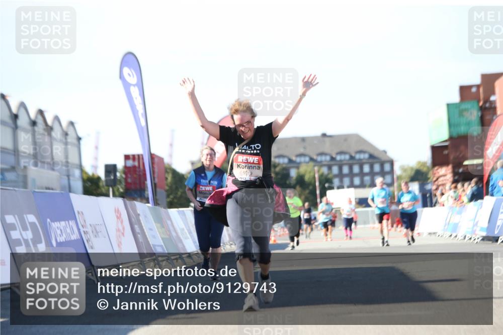 03.10.2025 - Köhlbrandbrückenlauf Jannik Wohlers http://msf.ph/oto/9129743 03.10.2025 13:44:34 Ziel 5904, 5905, 5919, 6257, 6258 meine-sportfotos.de