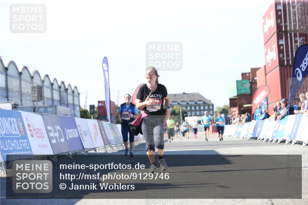03.10.2025 - Köhlbrandbrückenlauf Jannik Wohlers http://msf.ph/oto/9129746 03.10.2025 13:44:35 Ziel 5696, 5904, 5905, 5919, 6257, 6258 meine-sportfotos.de