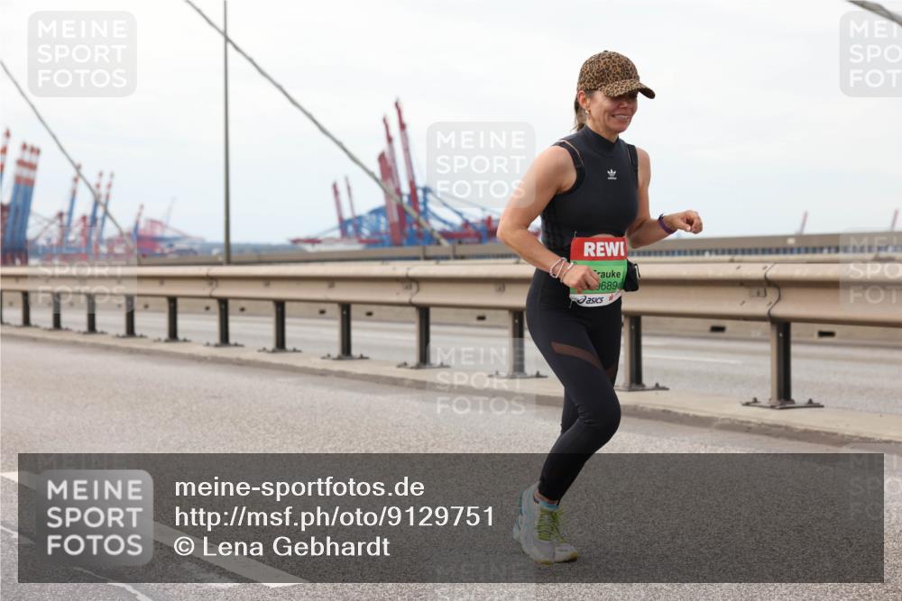 03.10.2025 - Köhlbrandbrückenlauf Lena Gebhardt http://msf.ph/oto/9129751 03.10.2025 16:04:21 Position 2 9689 meine-sportfotos.de