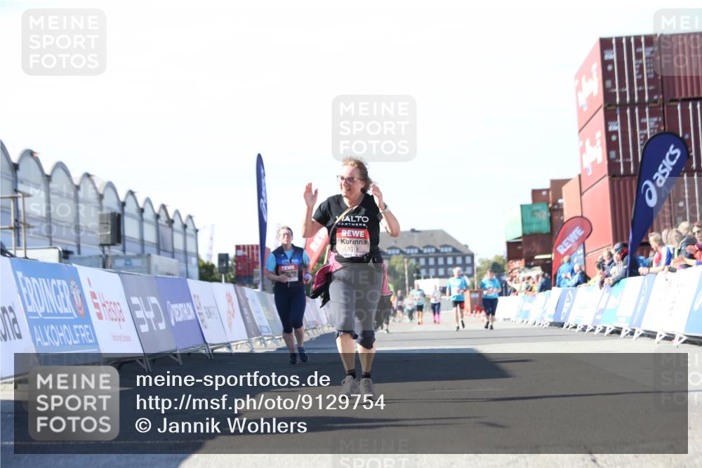 03.10.2025 - Köhlbrandbrückenlauf Jannik Wohlers http://msf.ph/oto/9129754 03.10.2025 13:44:35 Ziel 5696, 5904, 5905, 5919, 6257, 6258 meine-sportfotos.de
