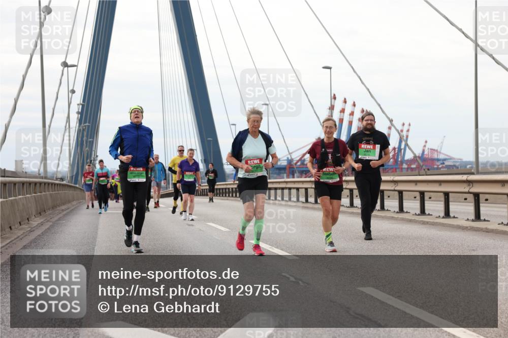 03.10.2025 - Köhlbrandbrückenlauf Lena Gebhardt http://msf.ph/oto/9129755 03.10.2025 16:04:26 Position 2 921 meine-sportfotos.de