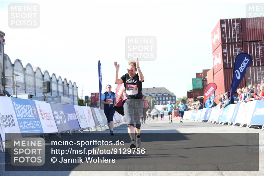 03.10.2025 - Köhlbrandbrückenlauf Jannik Wohlers http://msf.ph/oto/9129756 03.10.2025 13:44:36 Ziel 5696, 5904, 5905, 5919, 6257 meine-sportfotos.de