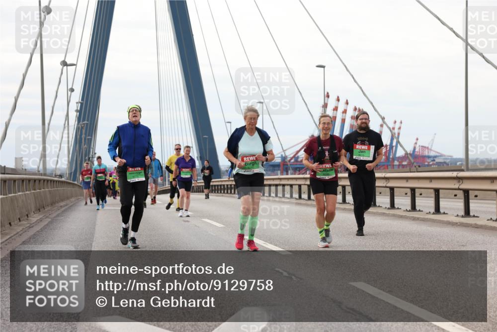 03.10.2025 - Köhlbrandbrückenlauf Lena Gebhardt http://msf.ph/oto/9129758 03.10.2025 16:04:26 Position 2  meine-sportfotos.de
