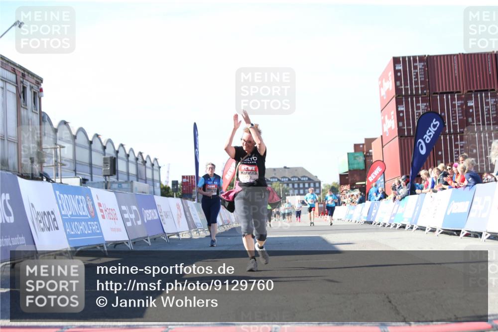 03.10.2025 - Köhlbrandbrückenlauf Jannik Wohlers http://msf.ph/oto/9129760 03.10.2025 13:44:36 Ziel 5696, 5904, 5905, 5919, 6257 meine-sportfotos.de