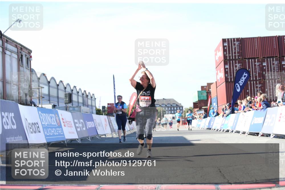 03.10.2025 - Köhlbrandbrückenlauf Jannik Wohlers http://msf.ph/oto/9129761 03.10.2025 13:44:36 Ziel 5696, 5904, 5905, 5919, 6257 meine-sportfotos.de