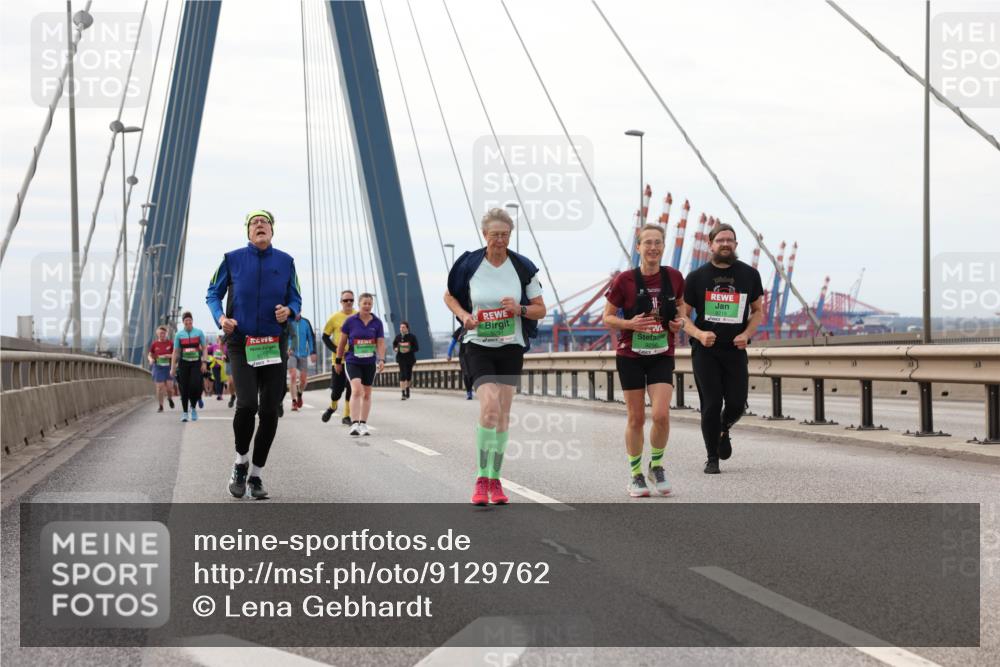 03.10.2025 - Köhlbrandbrückenlauf Lena Gebhardt http://msf.ph/oto/9129762 03.10.2025 16:04:26 Position 2 9291 meine-sportfotos.de