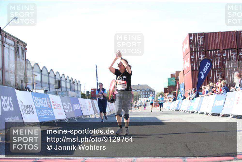 03.10.2025 - Köhlbrandbrückenlauf Jannik Wohlers http://msf.ph/oto/9129764 03.10.2025 13:44:36 Ziel 5696, 5904, 5905, 5919, 6257 meine-sportfotos.de