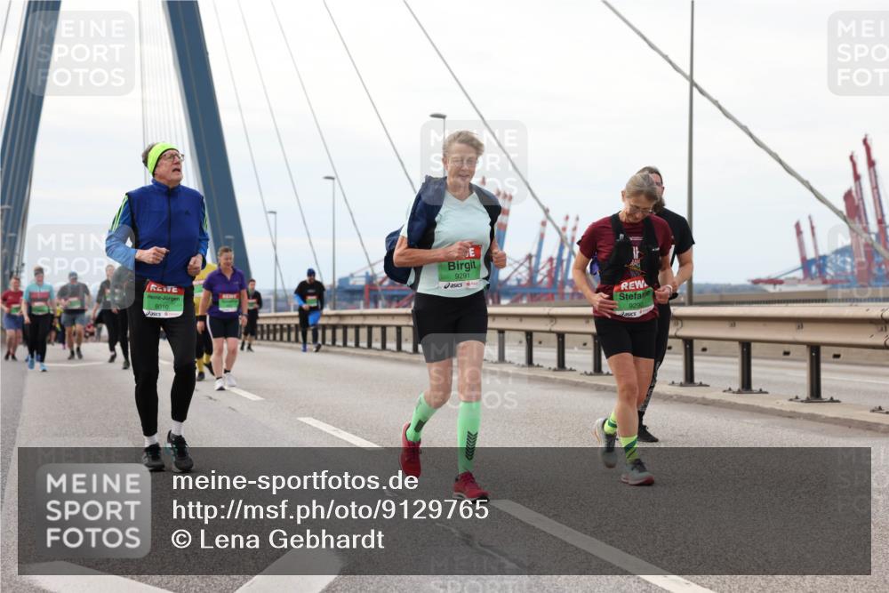 03.10.2025 - Köhlbrandbrückenlauf Lena Gebhardt http://msf.ph/oto/9129765 03.10.2025 16:04:28 Position 2 8010, 9291, 9290 meine-sportfotos.de
