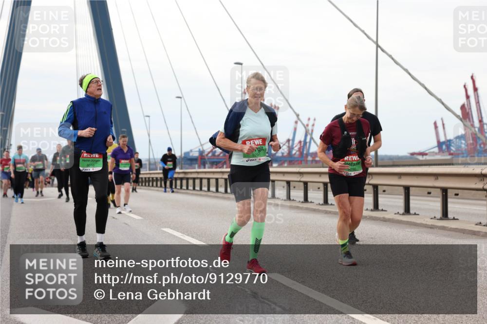03.10.2025 - Köhlbrandbrückenlauf Lena Gebhardt http://msf.ph/oto/9129770 03.10.2025 16:04:28 Position 2 8010, 9291, 9290 meine-sportfotos.de