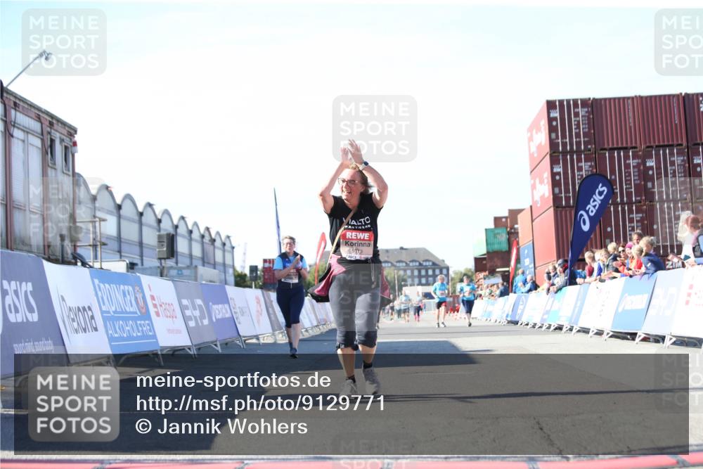 03.10.2025 - Köhlbrandbrückenlauf Jannik Wohlers http://msf.ph/oto/9129771 03.10.2025 13:44:36 Ziel 5696, 5904, 5905, 5919, 6257 meine-sportfotos.de