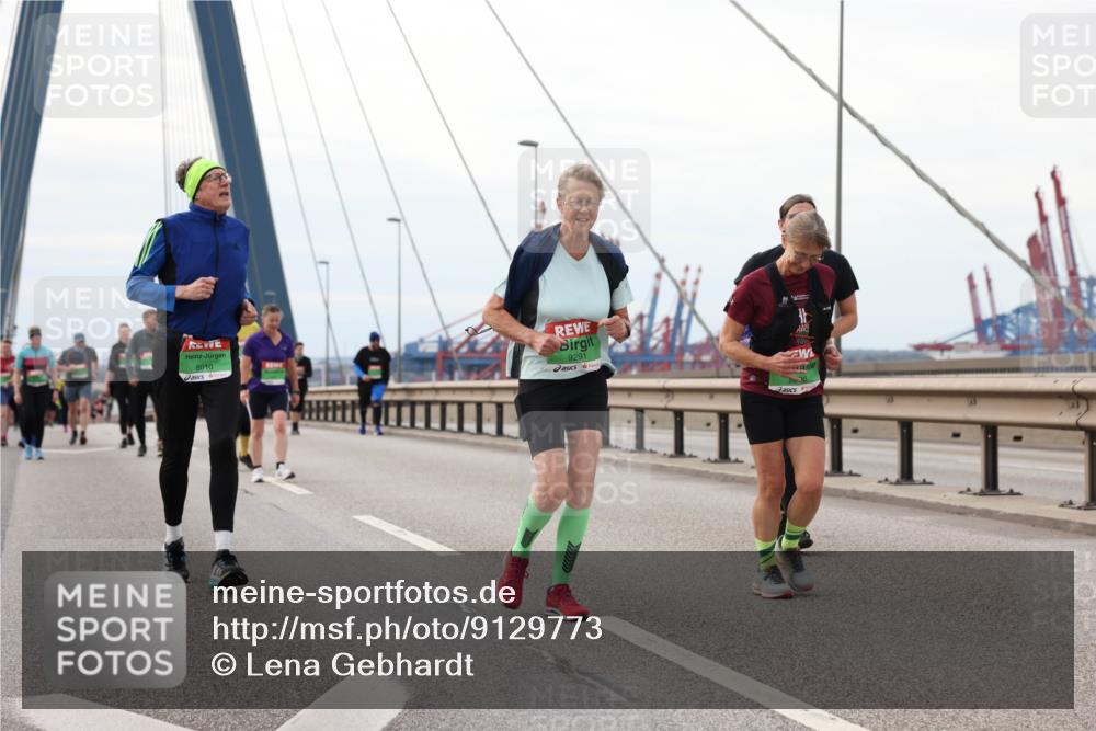 03.10.2025 - Köhlbrandbrückenlauf Lena Gebhardt http://msf.ph/oto/9129773 03.10.2025 16:04:28 Position 2 8010, 9291, 9200 meine-sportfotos.de