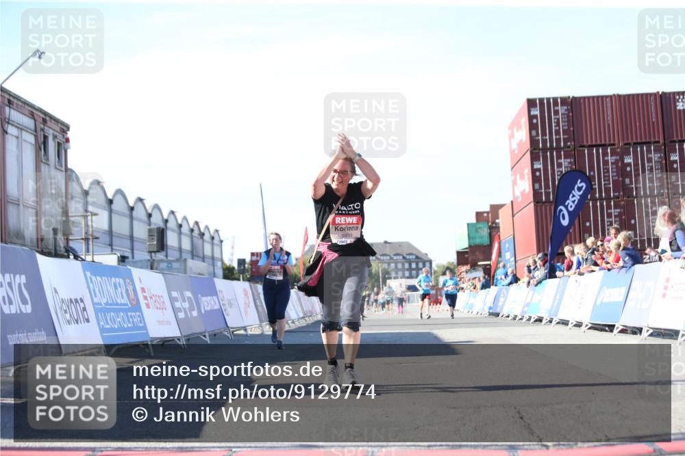 03.10.2025 - Köhlbrandbrückenlauf Jannik Wohlers http://msf.ph/oto/9129774 03.10.2025 13:44:36 Ziel 5696, 5904, 5905, 5919, 6257 meine-sportfotos.de