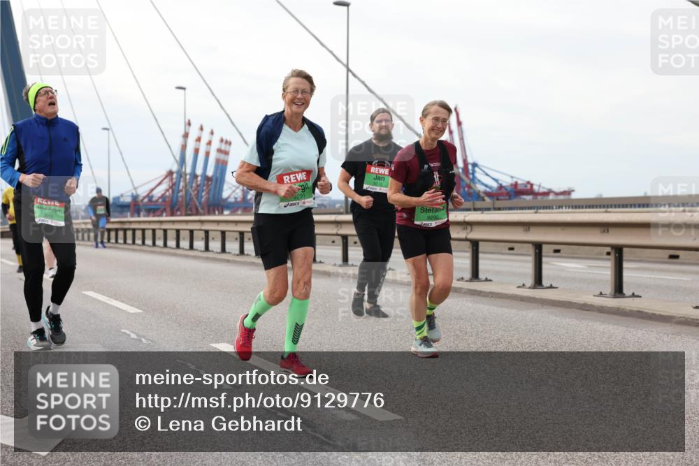 03.10.2025 - Köhlbrandbrückenlauf Lena Gebhardt http://msf.ph/oto/9129776 03.10.2025 16:04:28 Position 2 8010, 9291, 9215, 9290 meine-sportfotos.de