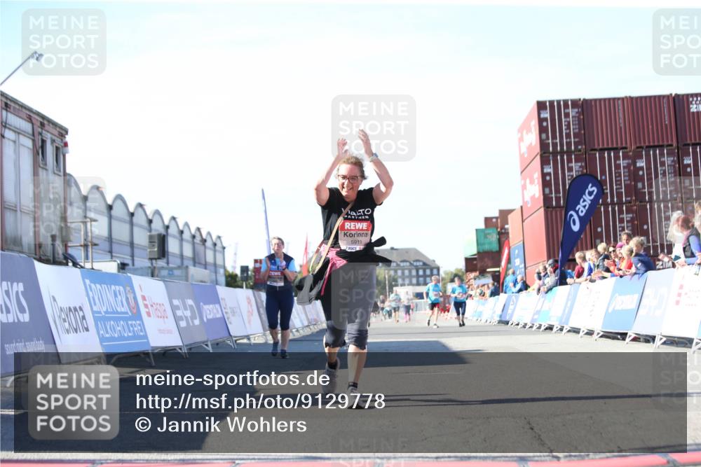 03.10.2025 - Köhlbrandbrückenlauf Jannik Wohlers http://msf.ph/oto/9129778 03.10.2025 13:44:37 Ziel 5696, 5904, 5905, 5919 meine-sportfotos.de