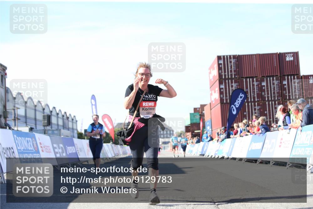 03.10.2025 - Köhlbrandbrückenlauf Jannik Wohlers http://msf.ph/oto/9129783 03.10.2025 13:44:37 Ziel 5696, 5904, 5905, 5919 meine-sportfotos.de