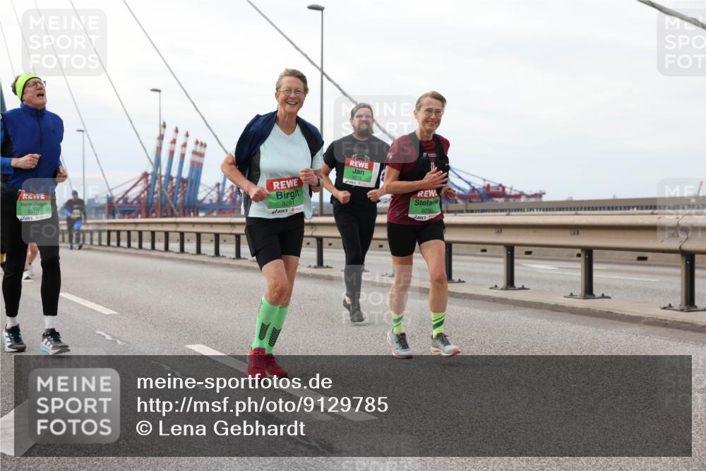 03.10.2025 - Köhlbrandbrückenlauf Lena Gebhardt http://msf.ph/oto/9129785 03.10.2025 16:04:29 Position 2 8010, 9291, 9215, 9290 meine-sportfotos.de