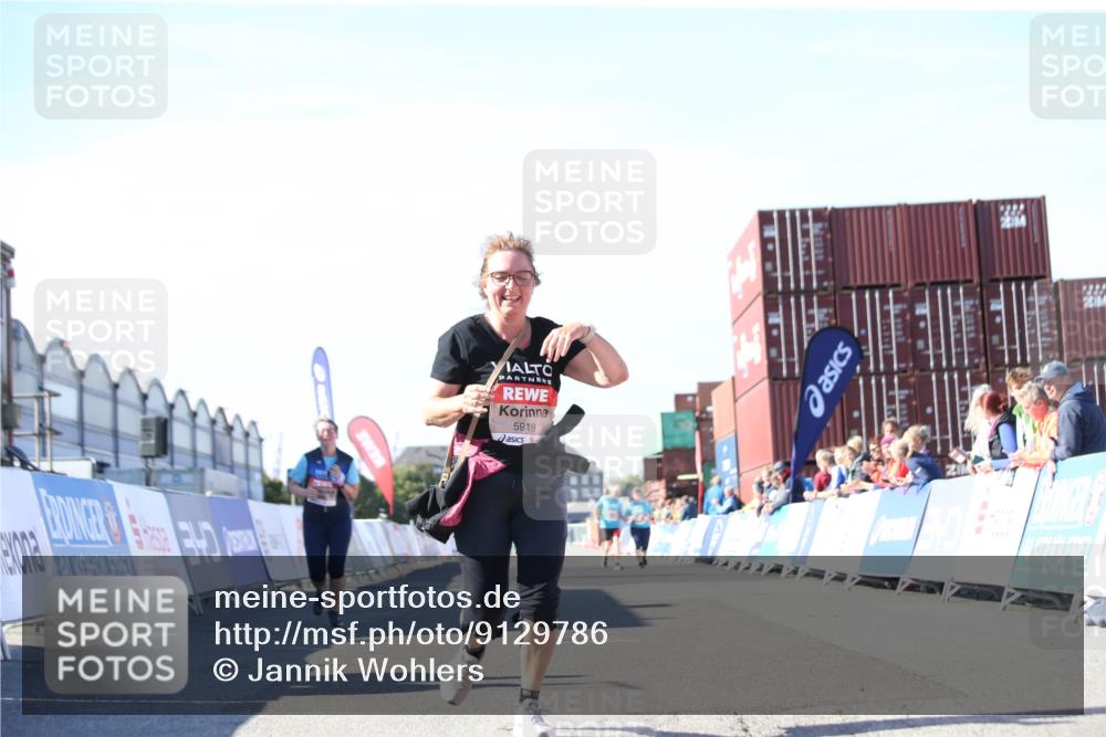 03.10.2025 - Köhlbrandbrückenlauf Jannik Wohlers http://msf.ph/oto/9129786 03.10.2025 13:44:37 Ziel 5696, 5904, 5905, 5919 meine-sportfotos.de