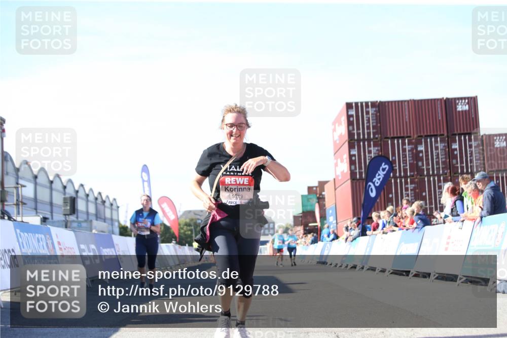 03.10.2025 - Köhlbrandbrückenlauf Jannik Wohlers http://msf.ph/oto/9129788 03.10.2025 13:44:37 Ziel 5696, 5904, 5905, 5919 meine-sportfotos.de