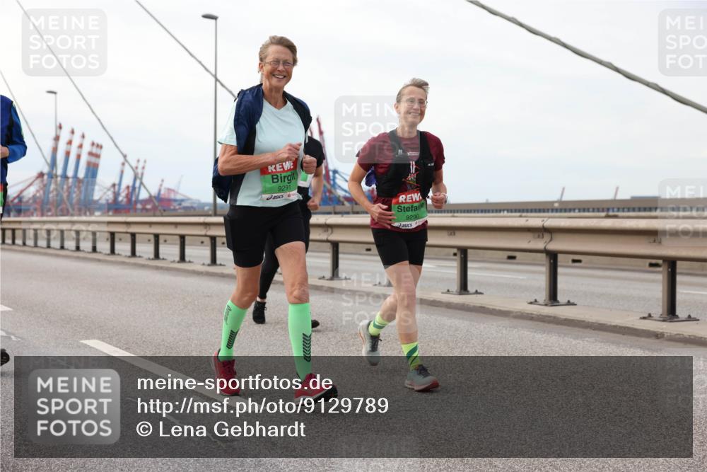 03.10.2025 - Köhlbrandbrückenlauf Lena Gebhardt http://msf.ph/oto/9129789 03.10.2025 16:04:29 Position 2 9291, 9290 meine-sportfotos.de