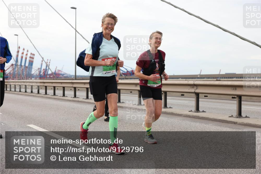 03.10.2025 - Köhlbrandbrückenlauf Lena Gebhardt http://msf.ph/oto/9129796 03.10.2025 16:04:29 Position 2 9291, 9290 meine-sportfotos.de