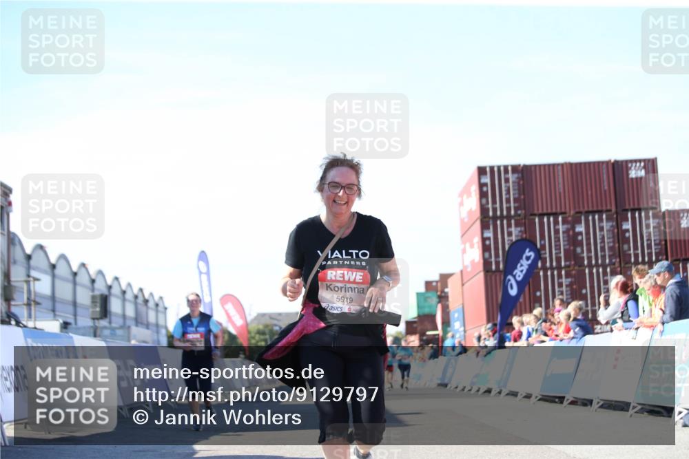03.10.2025 - Köhlbrandbrückenlauf Jannik Wohlers http://msf.ph/oto/9129797 03.10.2025 13:44:38 Ziel 5696, 5919 meine-sportfotos.de