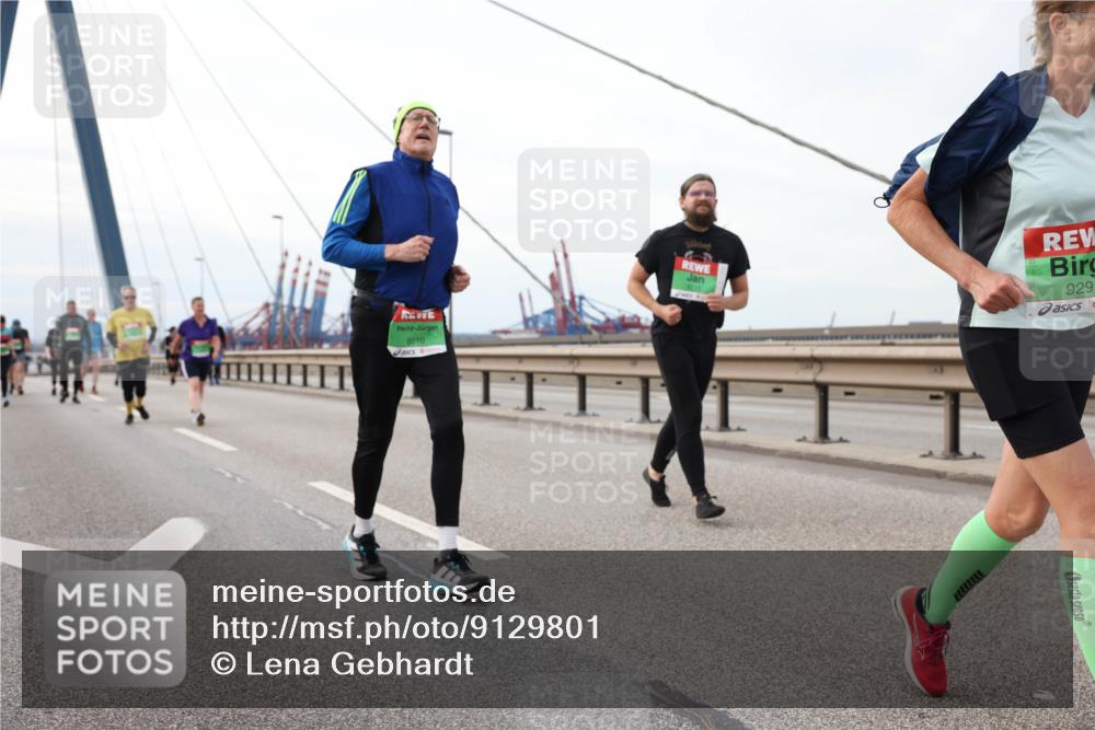 03.10.2025 - Köhlbrandbrückenlauf Lena Gebhardt http://msf.ph/oto/9129801 03.10.2025 16:04:30 Position 2 8010, 929 meine-sportfotos.de