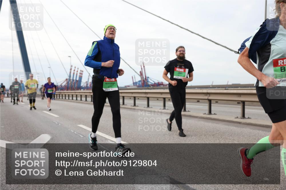 03.10.2025 - Köhlbrandbrückenlauf Lena Gebhardt http://msf.ph/oto/9129804 03.10.2025 16:04:30 Position 2 8010 meine-sportfotos.de