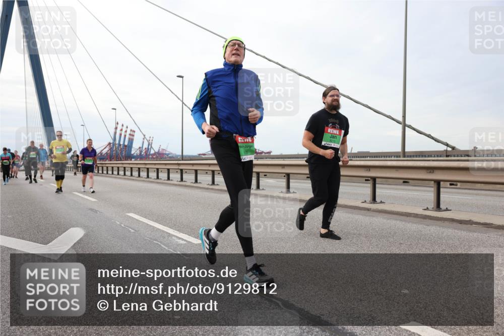 03.10.2025 - Köhlbrandbrückenlauf Lena Gebhardt http://msf.ph/oto/9129812 03.10.2025 16:04:31 Position 2 9215 meine-sportfotos.de