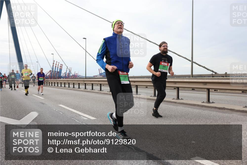 03.10.2025 - Köhlbrandbrückenlauf Lena Gebhardt http://msf.ph/oto/9129820 03.10.2025 16:04:31 Position 2 8010 meine-sportfotos.de