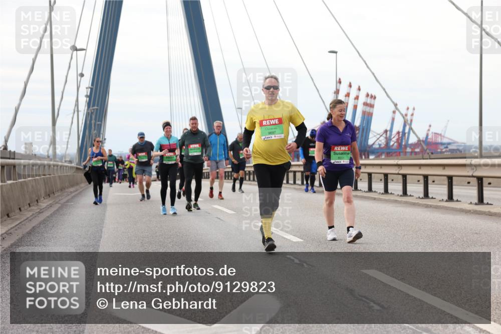 03.10.2025 - Köhlbrandbrückenlauf Lena Gebhardt http://msf.ph/oto/9129823 03.10.2025 16:04:32 Position 2 9697, 8551 meine-sportfotos.de