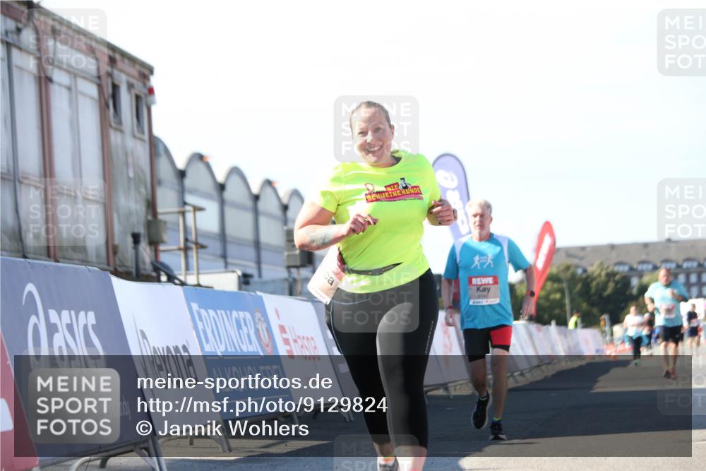 03.10.2025 - Köhlbrandbrückenlauf Jannik Wohlers http://msf.ph/oto/9129824 03.10.2025 13:44:51 Ziel 5696, 5932, 6542, 6546 meine-sportfotos.de