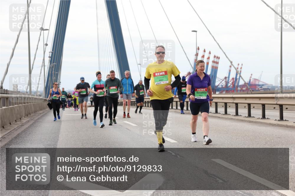 03.10.2025 - Köhlbrandbrückenlauf Lena Gebhardt http://msf.ph/oto/9129833 03.10.2025 16:04:32 Position 2 9697, 8551 meine-sportfotos.de