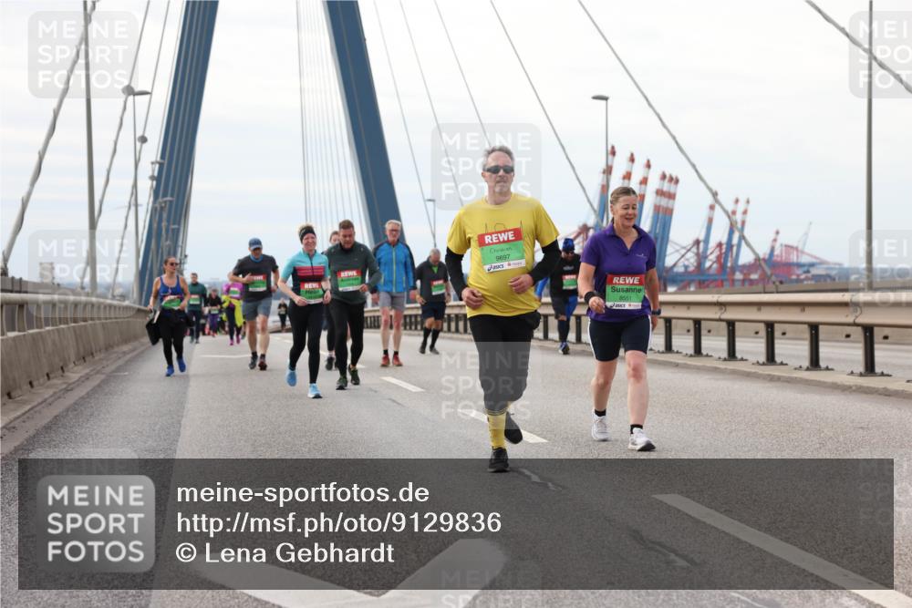 03.10.2025 - Köhlbrandbrückenlauf Lena Gebhardt http://msf.ph/oto/9129836 03.10.2025 16:04:32 Position 2 9697, 8551 meine-sportfotos.de