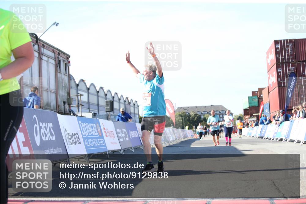 03.10.2025 - Köhlbrandbrückenlauf Jannik Wohlers http://msf.ph/oto/9129838 03.10.2025 13:44:53 Ziel 5932, 6542, 6546 meine-sportfotos.de