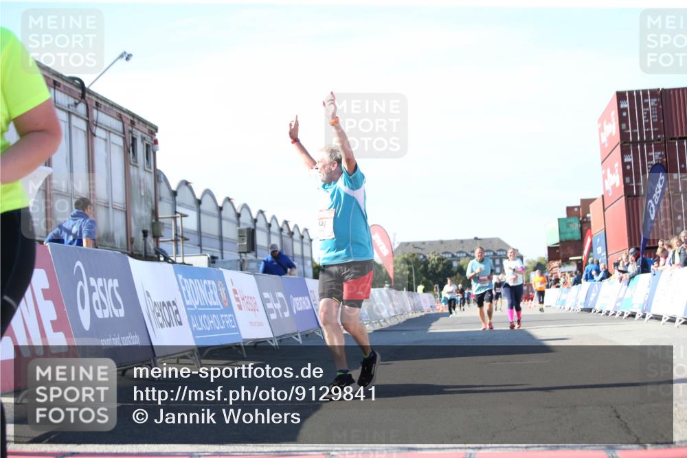 03.10.2025 - Köhlbrandbrückenlauf Jannik Wohlers http://msf.ph/oto/9129841 03.10.2025 13:44:53 Ziel 5932, 6542, 6546 meine-sportfotos.de