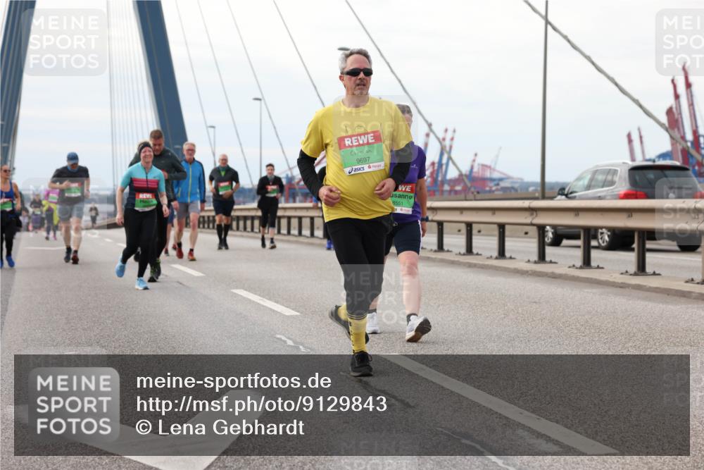 03.10.2025 - Köhlbrandbrückenlauf Lena Gebhardt http://msf.ph/oto/9129843 03.10.2025 16:04:33 Position 2 9697, 8551 meine-sportfotos.de