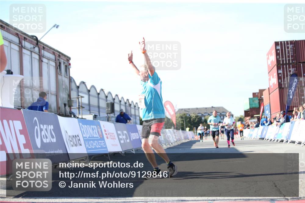 03.10.2025 - Köhlbrandbrückenlauf Jannik Wohlers http://msf.ph/oto/9129846 03.10.2025 13:44:54 Ziel 5932, 6542, 6546 meine-sportfotos.de