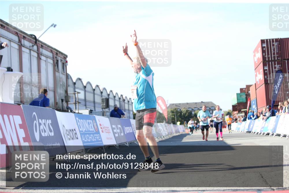 03.10.2025 - Köhlbrandbrückenlauf Jannik Wohlers http://msf.ph/oto/9129848 03.10.2025 13:44:54 Ziel 5932, 6542, 6546 meine-sportfotos.de