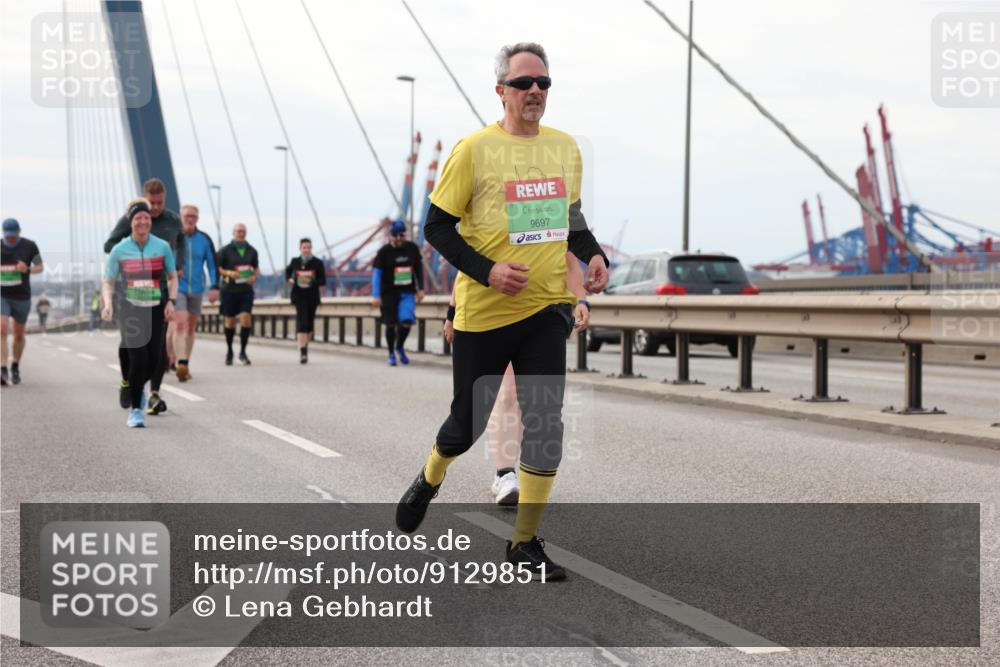 03.10.2025 - Köhlbrandbrückenlauf Lena Gebhardt http://msf.ph/oto/9129851 03.10.2025 16:04:34 Position 2 9697 meine-sportfotos.de