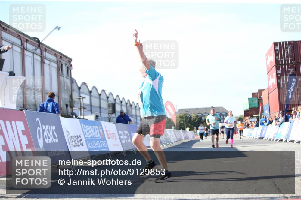 03.10.2025 - Köhlbrandbrückenlauf Jannik Wohlers http://msf.ph/oto/9129853 03.10.2025 13:44:54 Ziel 5932, 6542, 6546 meine-sportfotos.de