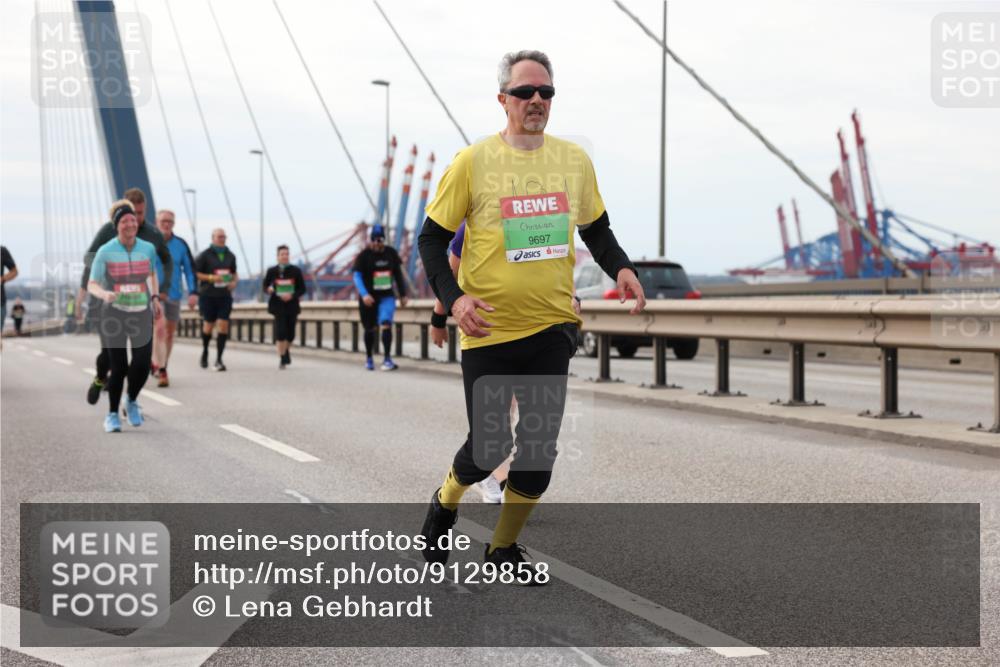 03.10.2025 - Köhlbrandbrückenlauf Lena Gebhardt http://msf.ph/oto/9129858 03.10.2025 16:04:34 Position 2 9697 meine-sportfotos.de