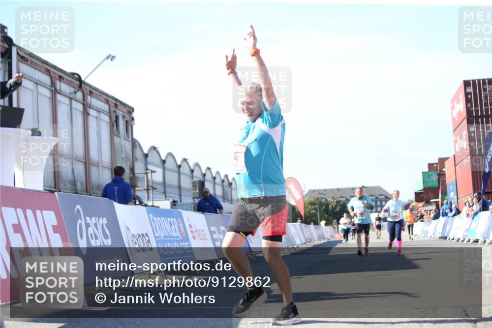 03.10.2025 - Köhlbrandbrückenlauf Jannik Wohlers http://msf.ph/oto/9129862 03.10.2025 13:44:55 Ziel 5932, 6527, 6528, 6542, 6546 meine-sportfotos.de