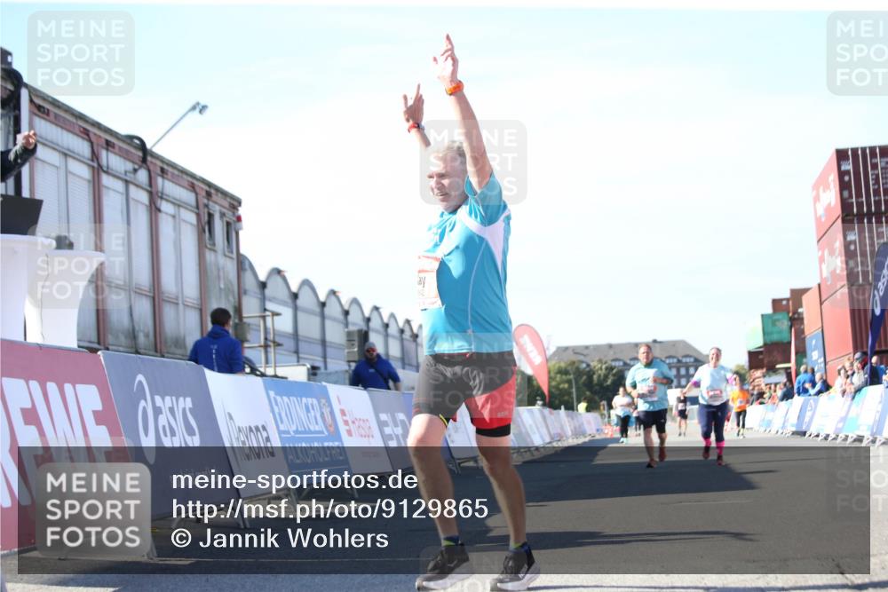 03.10.2025 - Köhlbrandbrückenlauf Jannik Wohlers http://msf.ph/oto/9129865 03.10.2025 13:44:55 Ziel 5932, 6527, 6528, 6542, 6546 meine-sportfotos.de