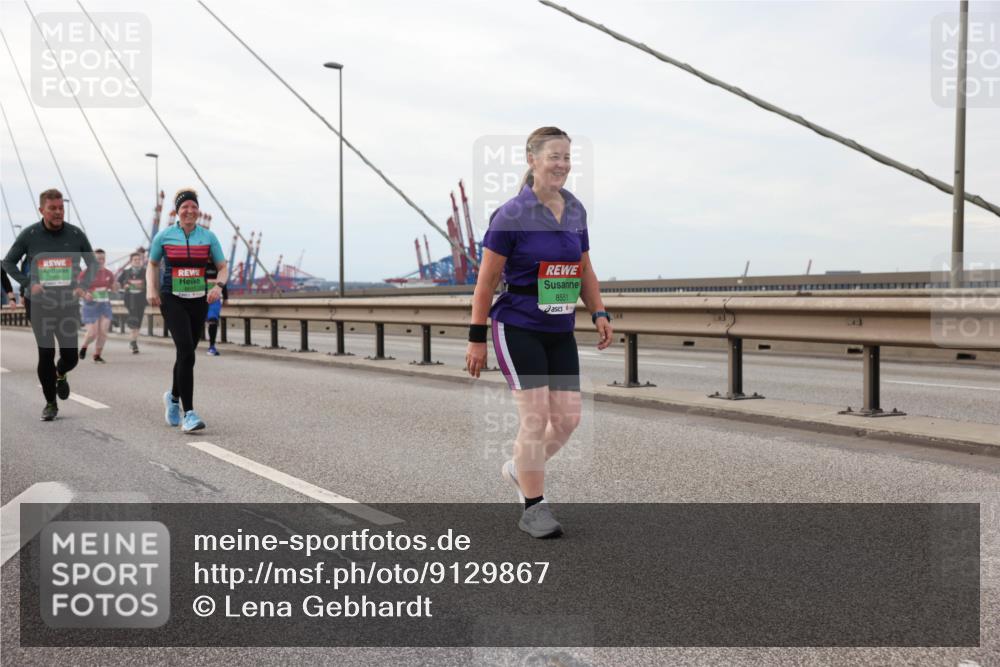 03.10.2025 - Köhlbrandbrückenlauf Lena Gebhardt http://msf.ph/oto/9129867 03.10.2025 16:04:36 Position 2 8551 meine-sportfotos.de