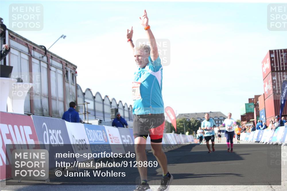 03.10.2025 - Köhlbrandbrückenlauf Jannik Wohlers http://msf.ph/oto/9129869 03.10.2025 13:44:55 Ziel 5932, 6527, 6528, 6542, 6546 meine-sportfotos.de